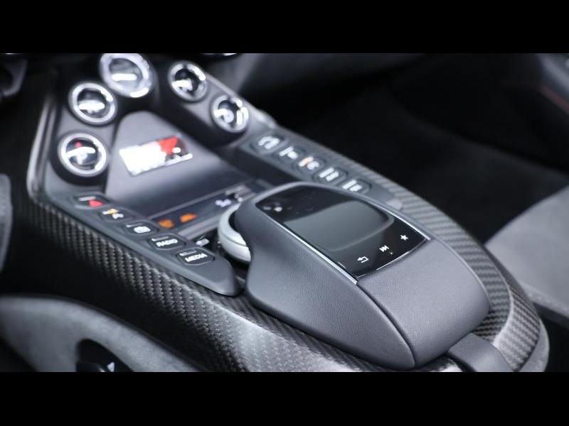 Aston Martin Timeless by Louyet | V8 Vantage