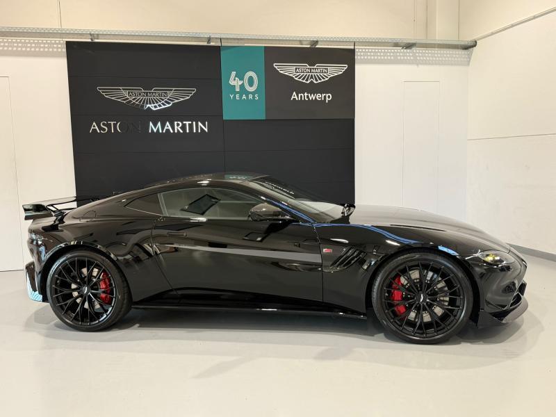 Aston Martin Timeless by Louyet | V8 Vantage