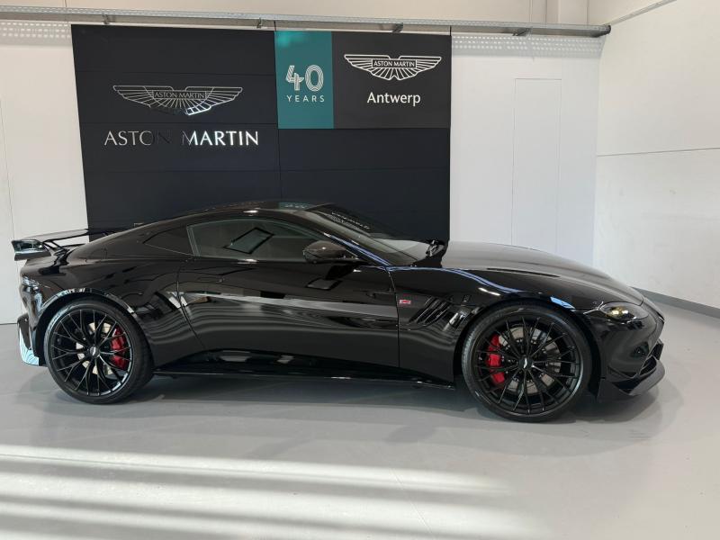 Aston Martin Timeless by Louyet | V8 Vantage