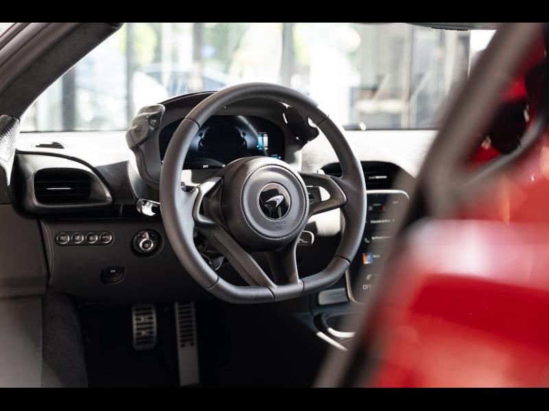McLaren Qualified Pre-Owned by Louyet