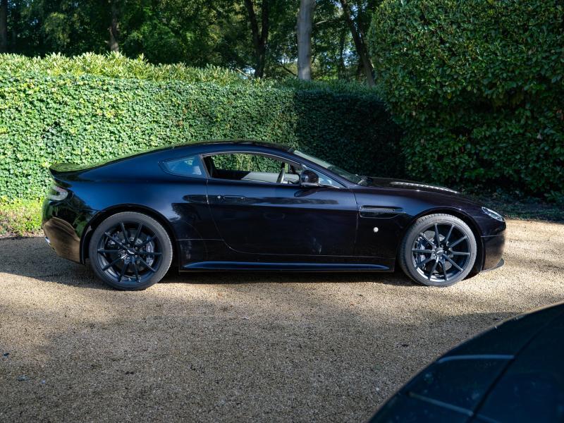Aston Martin Timeless by Louyet | V12 Vantage
