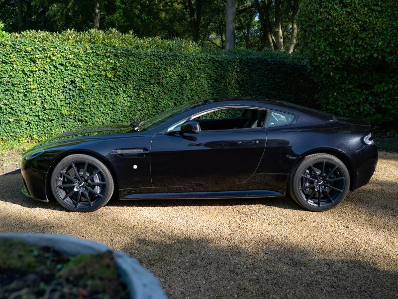 Aston Martin Timeless by Louyet | V12 Vantage