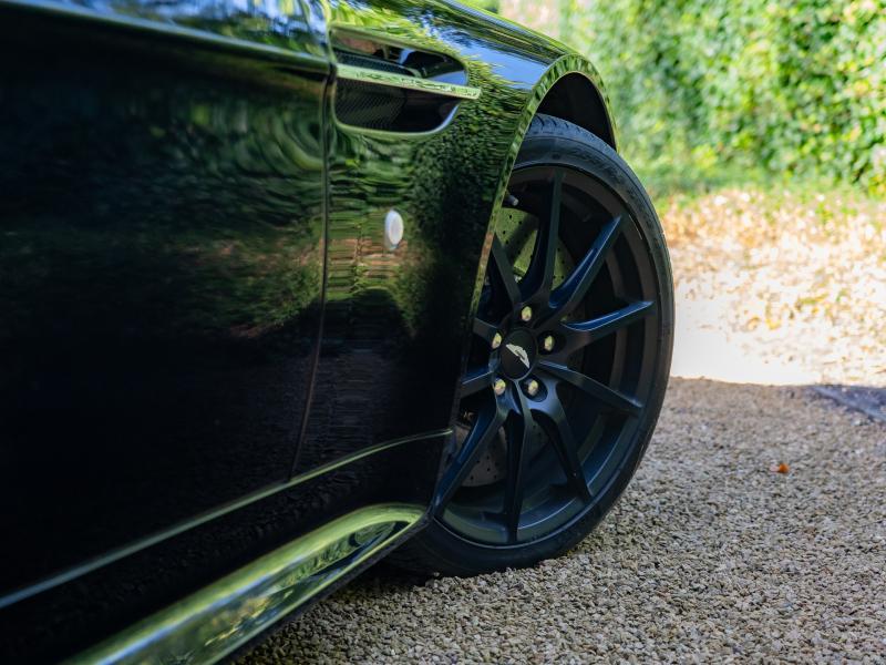 Aston Martin Timeless by Louyet | V12 Vantage