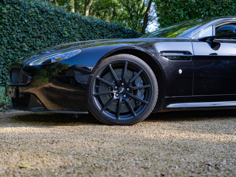 Aston Martin Timeless by Louyet | V12 Vantage