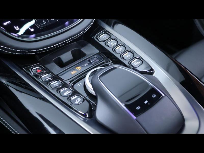 Aston Martin Timeless by Louyet | DBX
